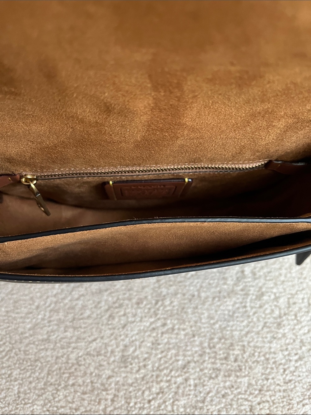 Gorgeous Coach Bag πΌ - Picture 10 of 15